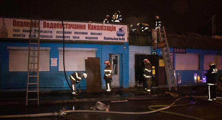 В Киеве горел рынок "Юность"