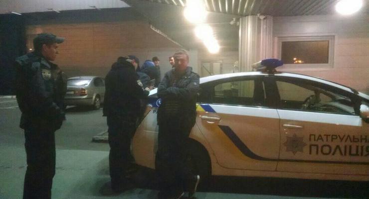 В Киеве прохожие задержали пьяного водителя с пистолетом