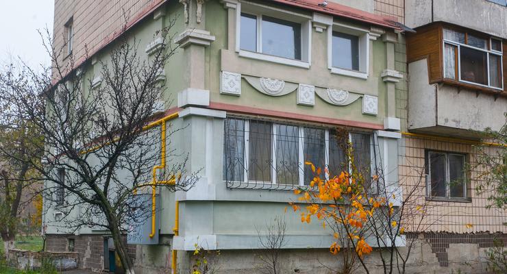 Пользователей Сети удивил "царь-балкон" на столичной Борщаговке