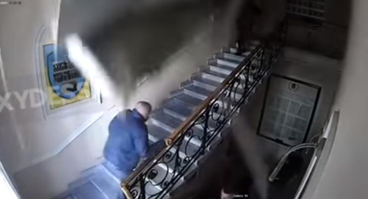 Появилось видео, как обвалился потолок в полицейском главке Одессы