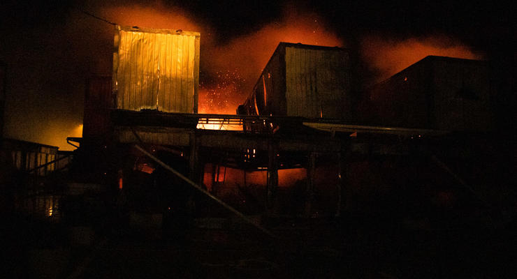 В Киеве ночью произошла серия поджогов магазинов