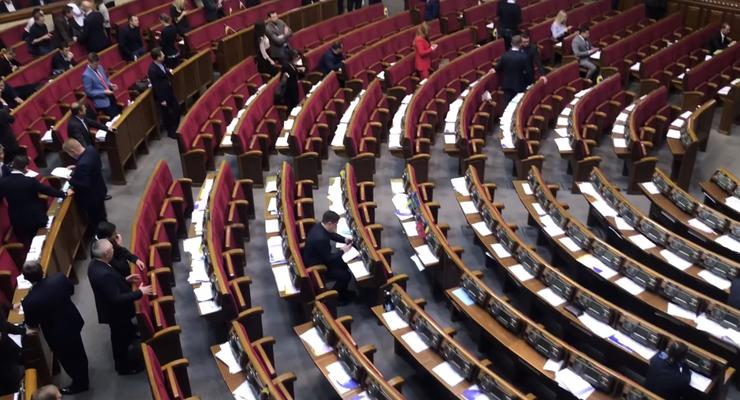 Слуги народа массово опоздали на заседание парламента