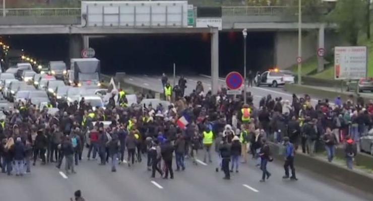 В Париже протестуют в годовщину "желтых жилетов"