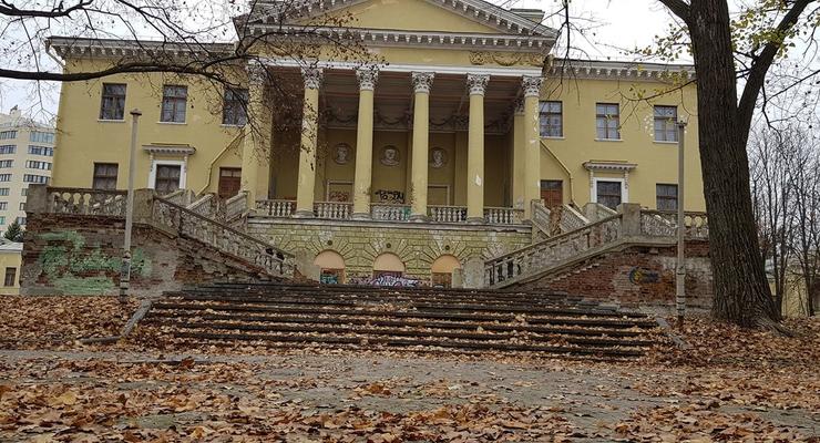 В сети появились фото разваливающегося Потемкинского дворца в Днепре