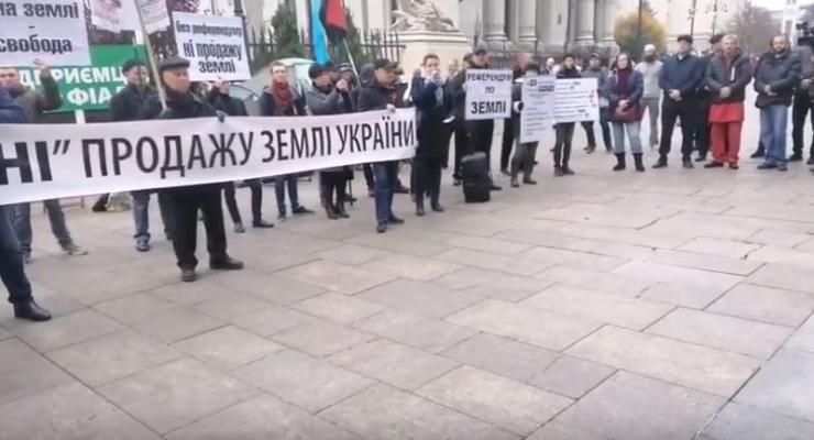 В Киеве под Офисом президента прошел митинг против продажи земли