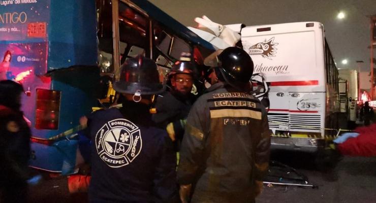 В Мексике столкнулись автобусы: погибли 11 человек, еще 25 ранены