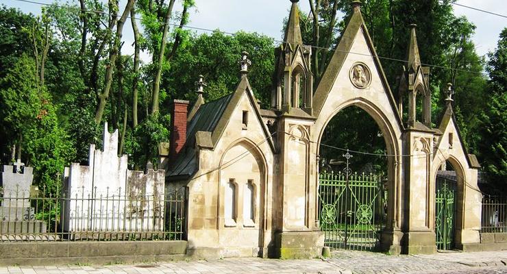 Польские историки начали работы на кладбище во Львове