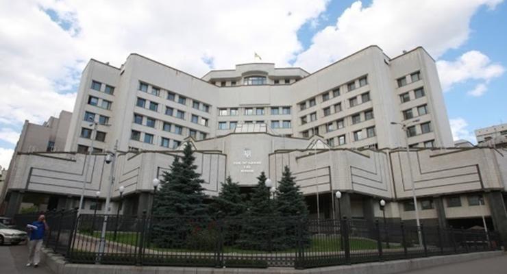 КСУ посчитал законопроект Зеленского неконституционным