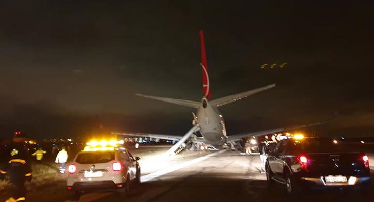 Самолет с пассажирами аварийно сел  в Одессе