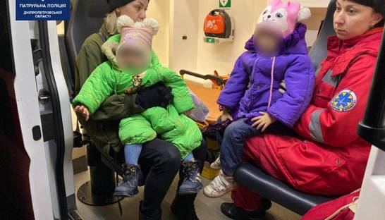 Грязь, разруха и ванная с червями: В Днепре нашли "детей-маугли"