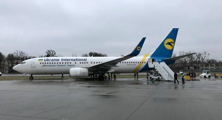 Аэропорт Львов возобновил работу после ЧП