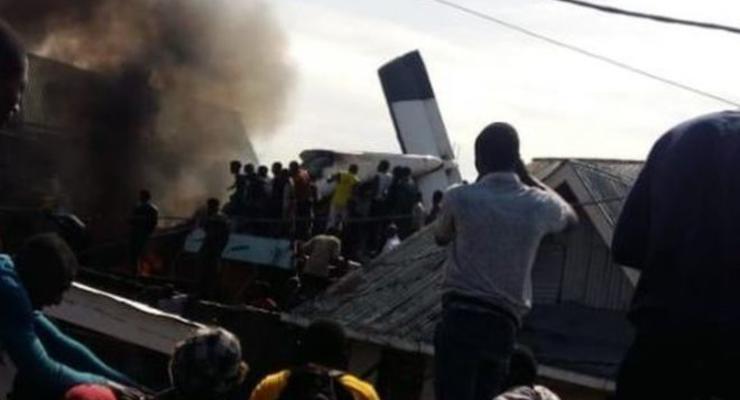 Появились фото и видео крушения самолета в Конго