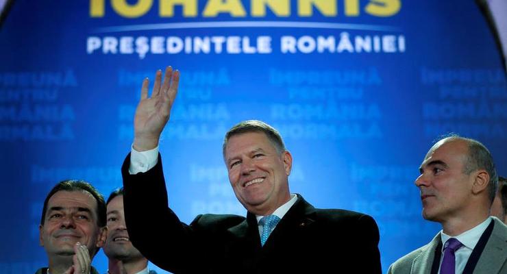 В Румынии на выборах победил действующий президент