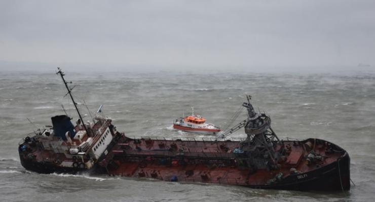 Известно, когда уберут затонувший в Одессе танкер