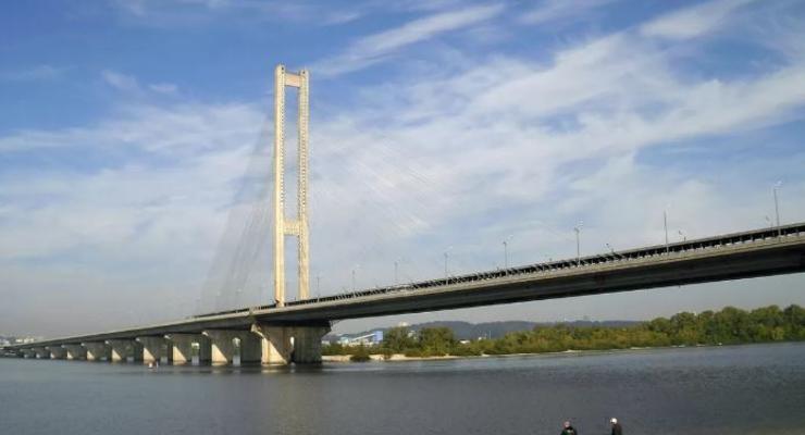 Движение по киевскому Южному мосту ограничено на две недели