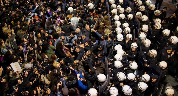 В Стамбуле полиция разогнала демонстрацию за права женщин