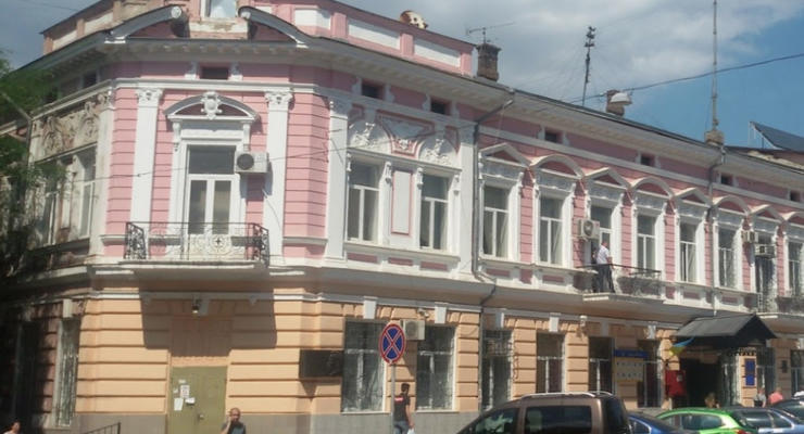 С балкона одесского отдела полиции выпрыгнул мужчина