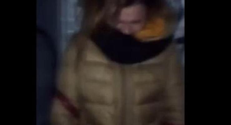 “Поцелуй пятки”: В Харькове пьяные школьницы издевались над подругой