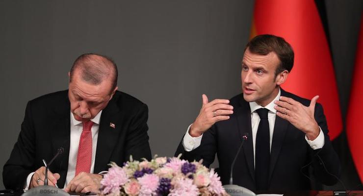 МИД Франции вызвало турецкого посла из-за совета Макрону "проверить голову"