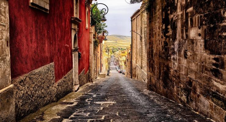 Еще один город на Сицилии начал продавать дома за один евро