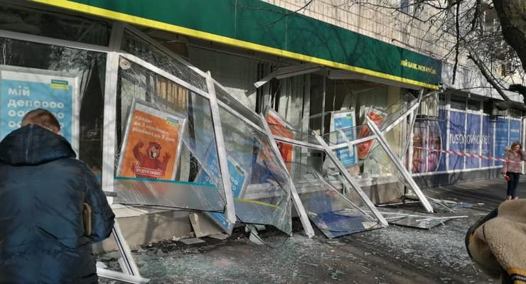 Взрыв банка в Киеве: Выяснена сумма украденного