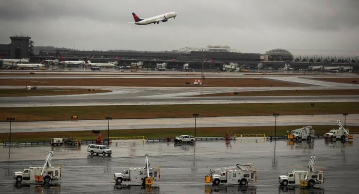 В США массово отменяют рейсы из-за непогоды