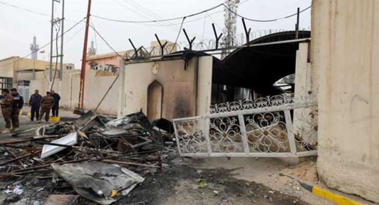 Протестующие в Ираке снова подожгли консульство Ирана