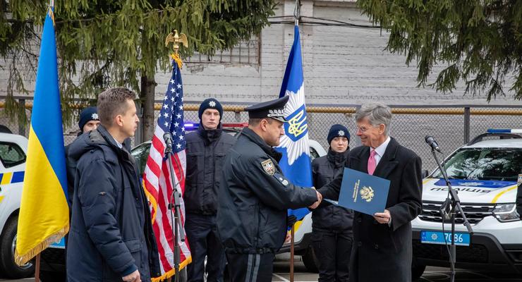 США подарили украинской полиции 88 автомобилей