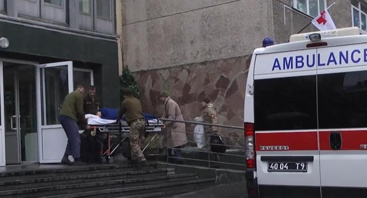Во Львов доставили 13 раненых бойцов из зоны ООС