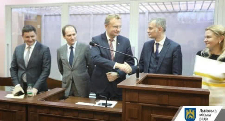 Отпустили под личное обязательство: суд отменил залог Садовому