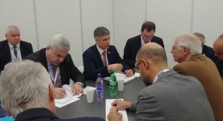 Восстановить мир на Донбассе: Глава МИД обсудил методы с представителем ЕС