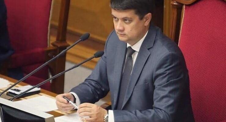 “Безобразие”: Разумков отчитал депутатов за неприличное поведение в Раде