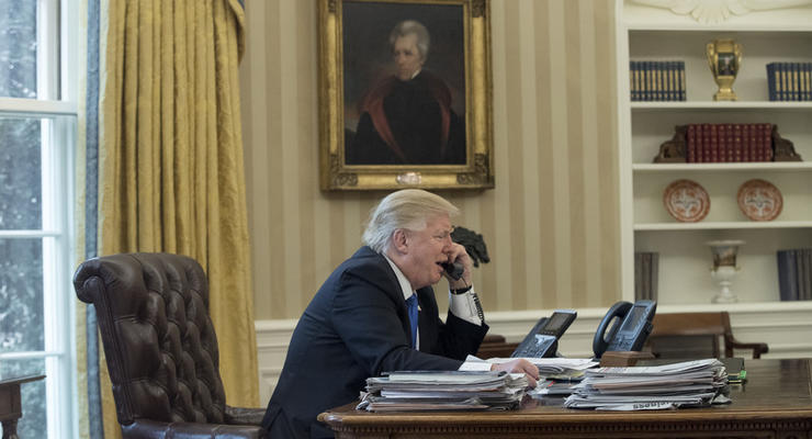 Трамп много лет не пользуется личным телефоном