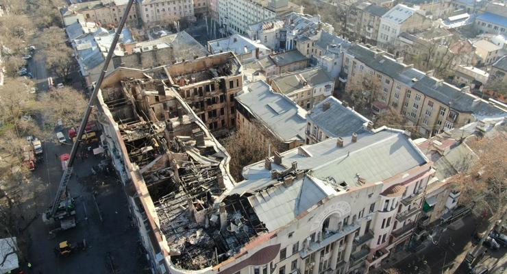 Пожар в Одессе: появились фото работы спасателей в завалах