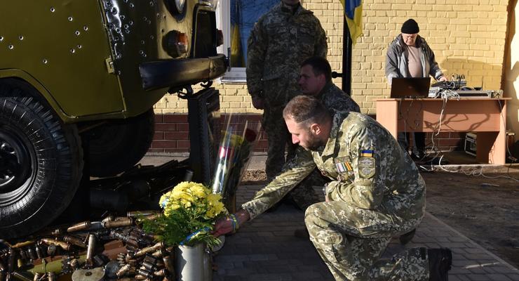 В Киеве открыли памятник медикам, погибшим в АТО