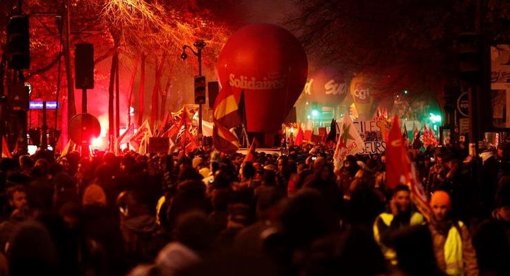 Во Франции третий день продолжается забастовка