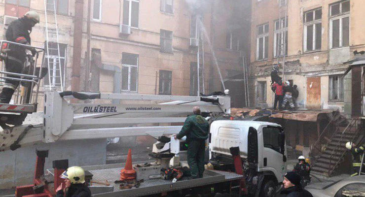 Пожар в Одессе: Стало известно имя героя-коммунальщика