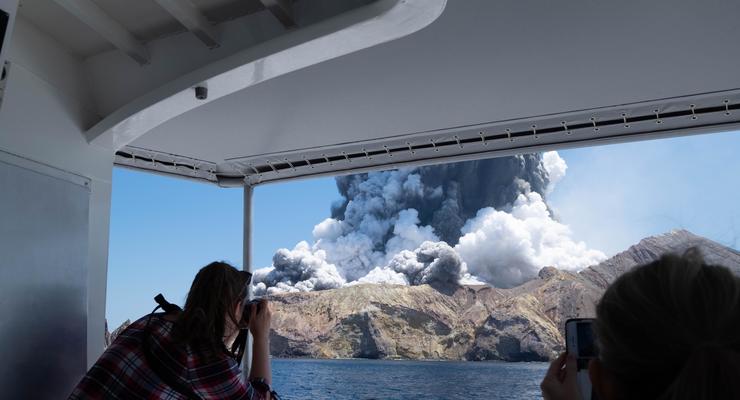 В Новой Зеландии пять человек погибли при извержении вулкана