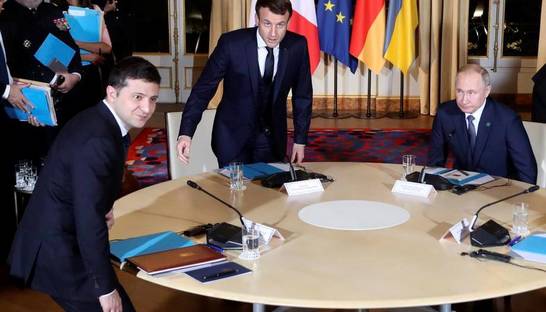 Путин и Зеленский обменялись рукопожатием - Песков