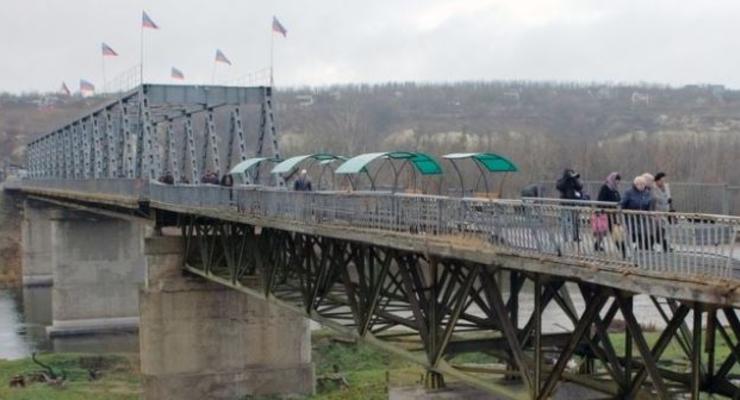 Боевики "ЛНР" дежурят на "нейтральном" мосту в Станице Луганской - ВВС