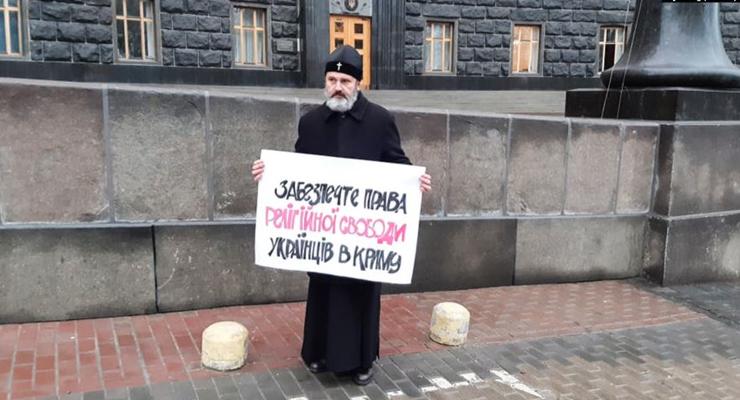 Архиепископ Климент объявил голодовку под Кабмином