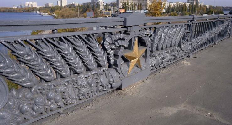 Декоммунизация: С моста Патона уберут символику СССР
