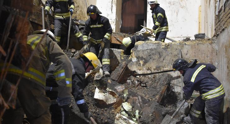 Под руинами сгоревшего колледжа в Одессе нашли 13-ю жертву