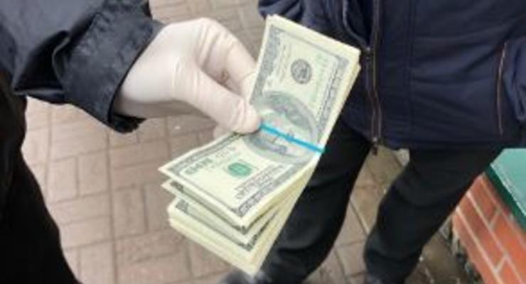 Во Львове полицейский вымогал у студентов $4 тыс. взятки