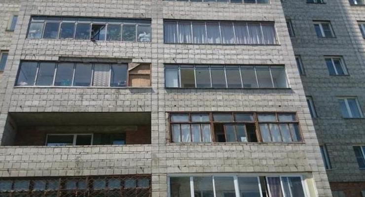 Киевский полицейский поднялся по стене дома и спас 4-летнего мальчика