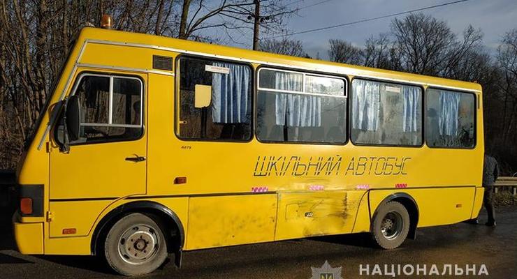 На Тернопольщине школьный автобус попал в смертельное ДТП