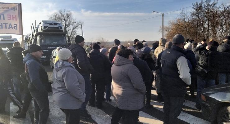 "Нет продаже земли": Аграрии перекрыли трассу под Житомиром