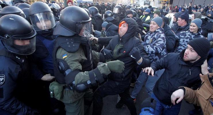 Полиция Киева отпустила задержанных после угроз Нацкорпуса