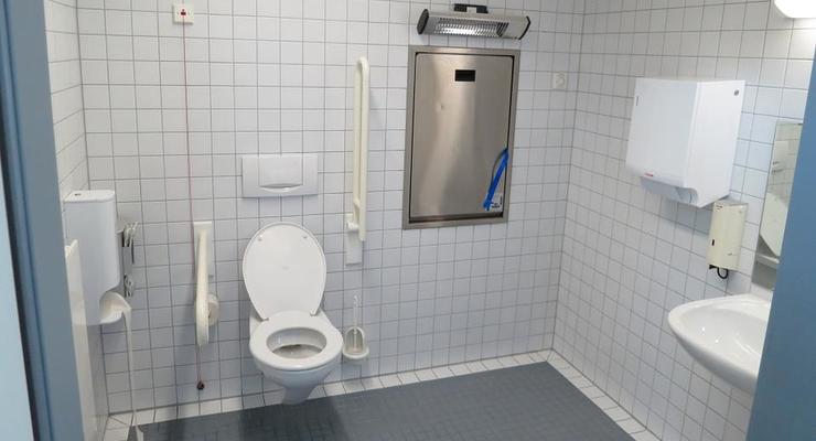 Разработан неудобный унитаз, чтобы сотрудники не засиживались в туалете