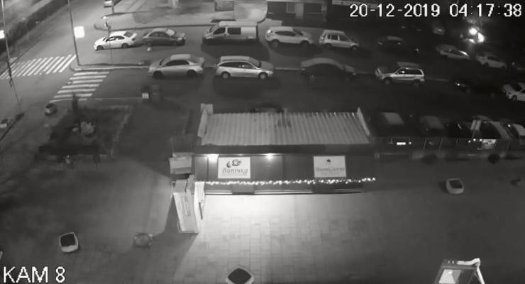 Опубликовано видео поджога машины волонтера Парфеновой